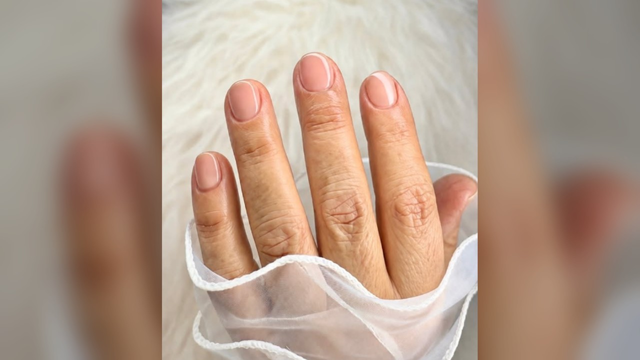 Manicure corta de acabado natural rosado — Valenti Studio, foto 21