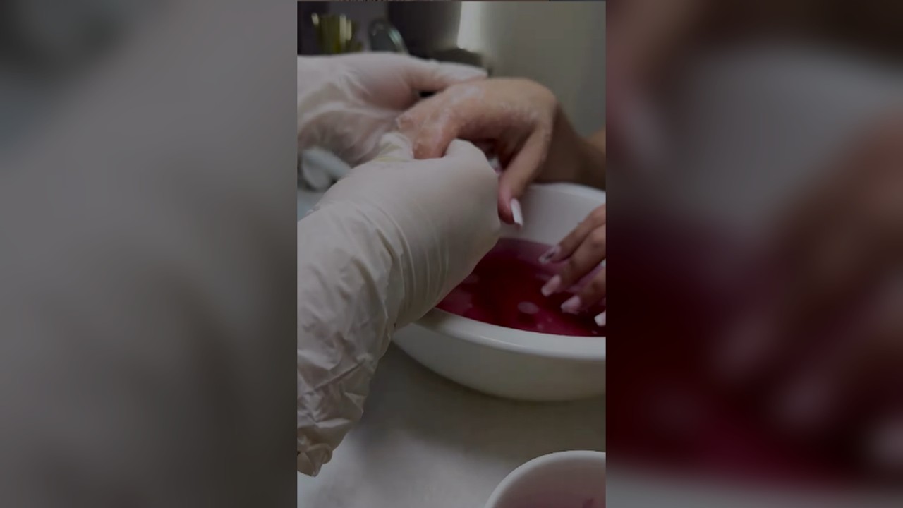 Detalle del cuidado profesional de manos — Valenti Studio, foto 43