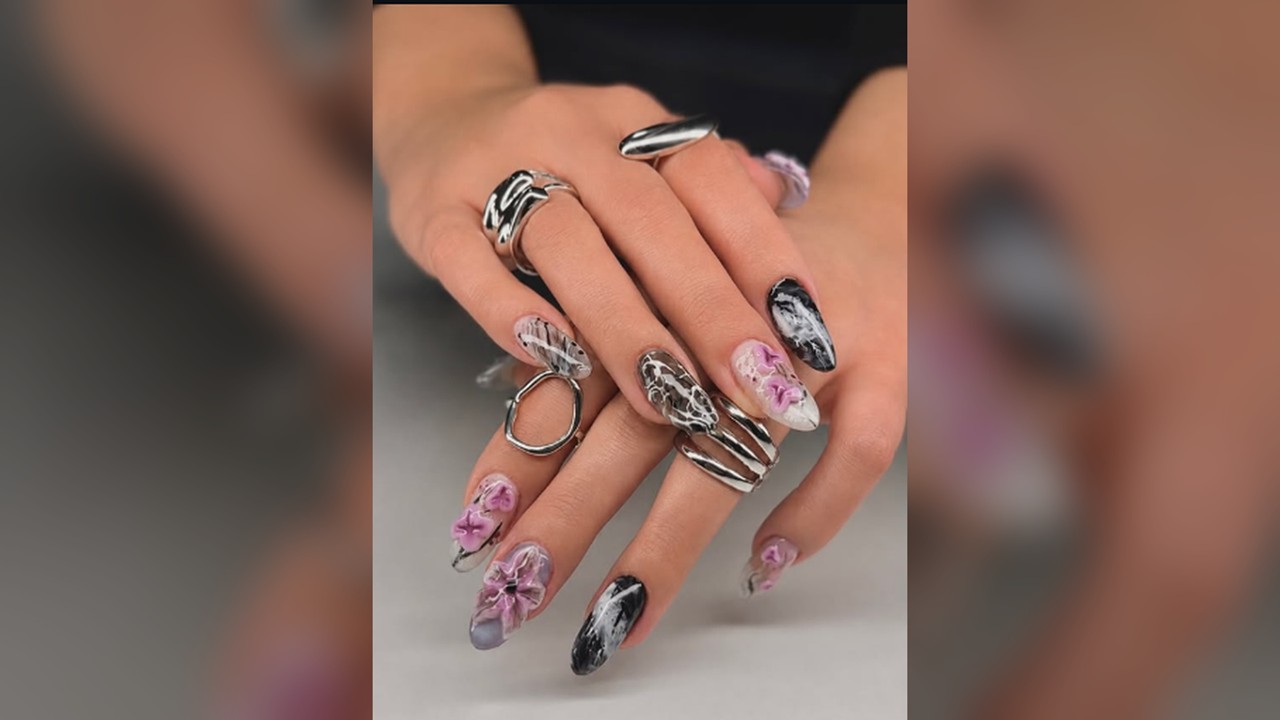 Nail art negro y blanco con flores violetas — Valenti Studio, foto 5
