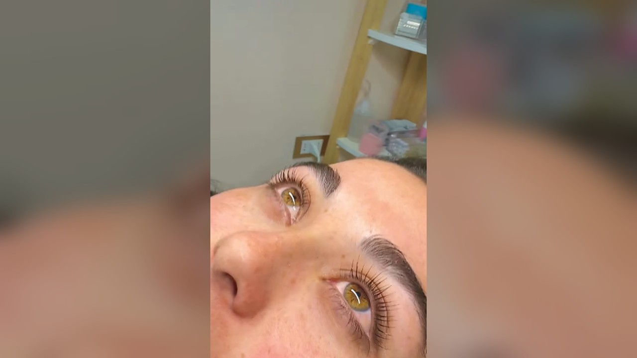 Resultado de cejas y pestañas con ojos abiertos — Valenti Studio, foto 8